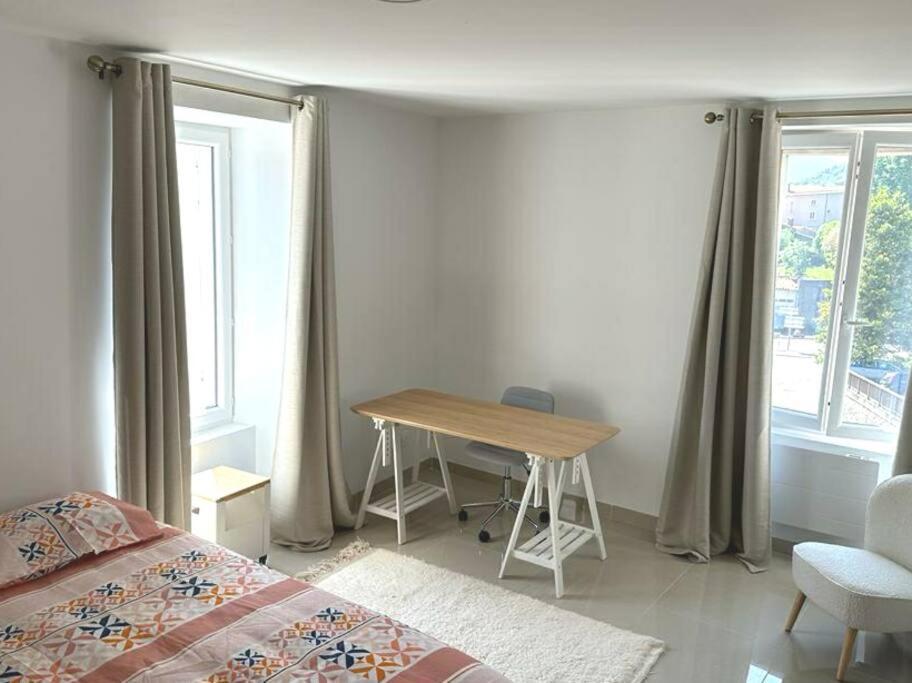 Cocoon 52 M2 New, Beautiful View Castle And Mountain Apartment Foix
