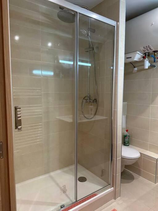 Cocoon 52 M2 New, Beautiful View Castle And Mountain